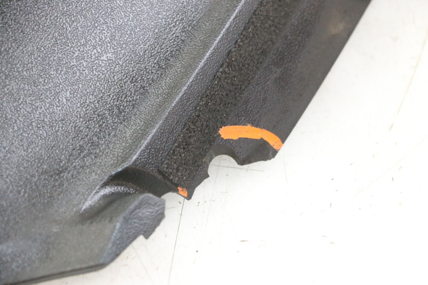 photo de CARENADO FRONTAL INTERIOR SUZUKI BURGMAN 125 (2018 - 2021) - Primer plano técnico