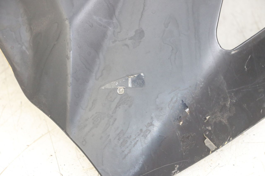 photo de CARENADO FRONTAL PEUGEOT KISBEE 2T 50 (2018 - 2022) - Detalles de los puntos de fijación