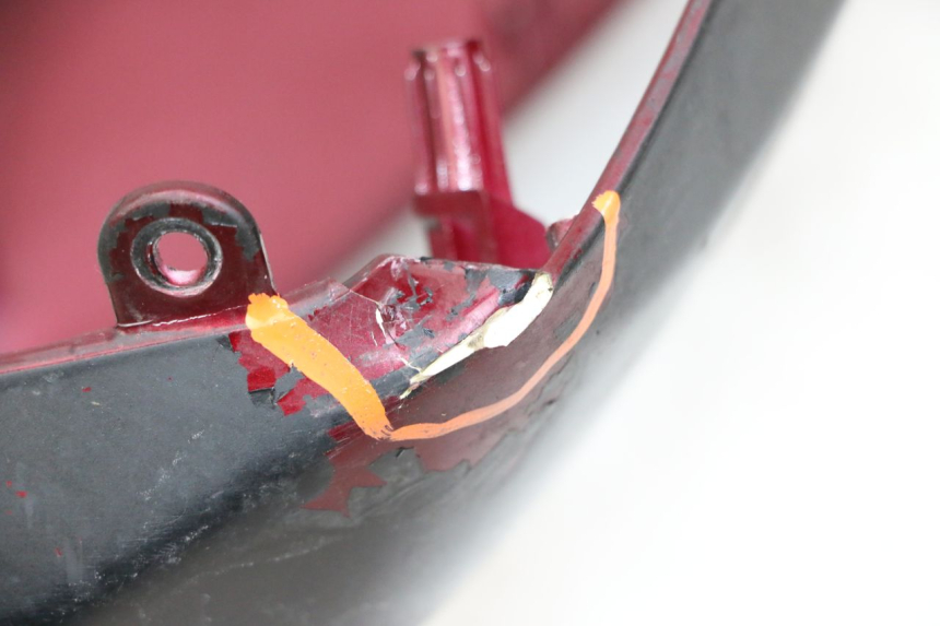 photo de CARENADO FRONTAL PEUGEOT KISBEE 2T 50 (2010 - 2017) - Detalles de los puntos de fijación