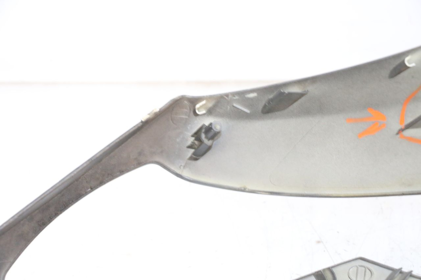 photo de CARENADO FRONTAL PEUGEOT KISBEE 2T 50 (2010 - 2017) - Primer plano técnico