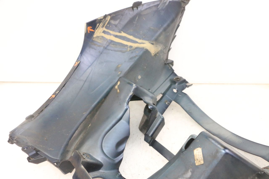 photo de CARENADO FRONTAL PIAGGIO MP3 LT 300 (2010 - 2016) - Estado de la superficie y material