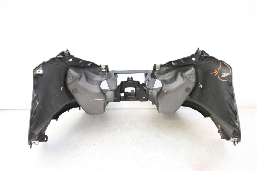 photo de CARENADO FRONTAL PIAGGIO MP3 LT 300 (2010 - 2016) - Detalles de los puntos de fijación