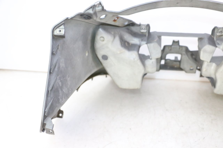 photo de CARENADO FRONTAL PIAGGIO MP3 500 (2011 - 2015) - Enfoque en la estructura