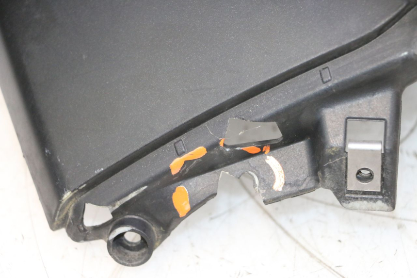 photo de CARENADO FRONTAL PIAGGIO MP3 RL 250 (2006 - 2010) - Zoom estado de uso