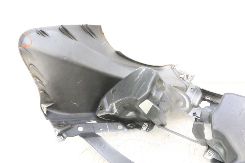 photo de CARENADO FRONTAL PIAGGIO MP3 125 (2006 - 2014) - Enfoque en la estructura