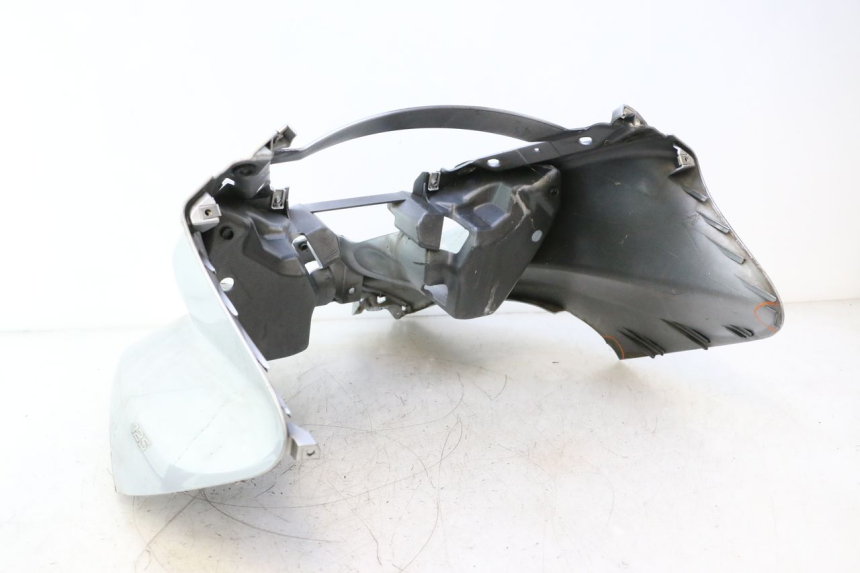 photo de CARENADO FRONTAL PIAGGIO MP3 125 (2006 - 2014) - Detalles de los puntos de fijación