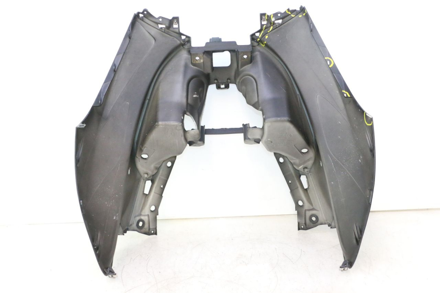 photo de CARENADO FRONTAL PIAGGIO MP3 500 (2016 - 2018) - Enfoque en la estructura