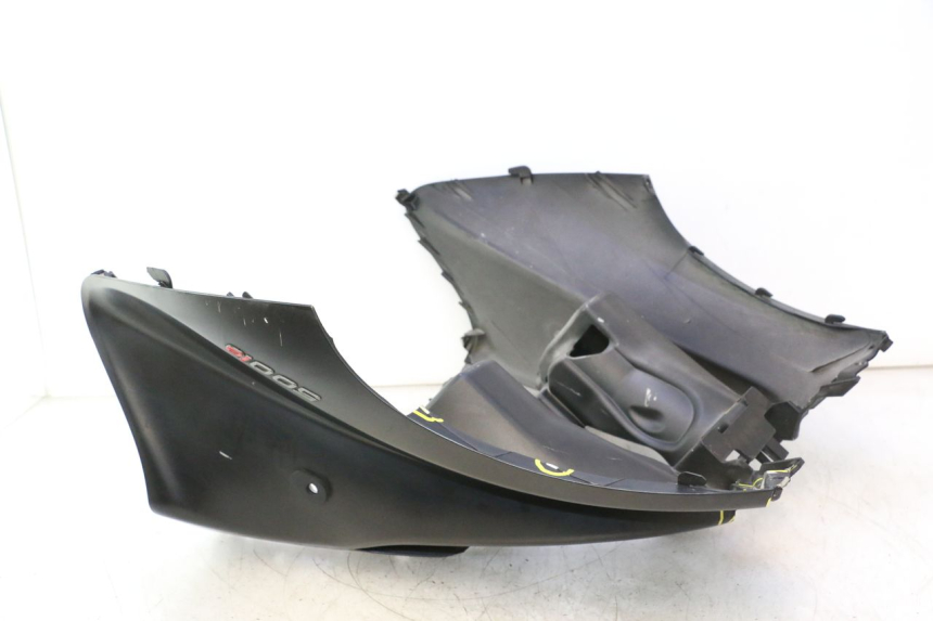 photo de CARENADO FRONTAL PIAGGIO MP3 500 (2016 - 2018) - Primer plano técnico