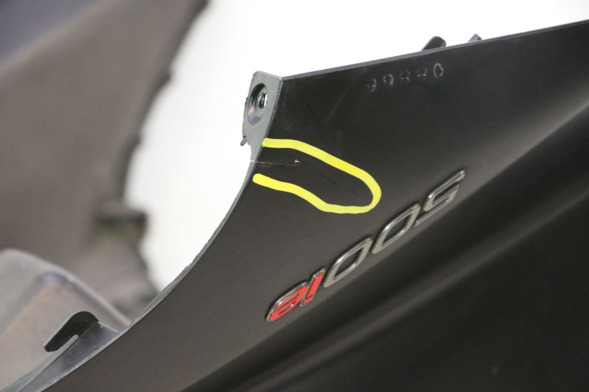 photo de CARENADO FRONTAL PIAGGIO MP3 500 (2016 - 2018) - Detalles de los puntos de fijación