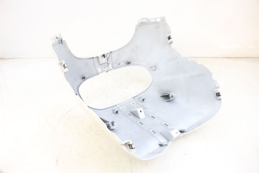 photo de CARENADO FRONTAL YAMAHA NEO'S CORE 1 (2022 - 2026) - Primer plano técnico