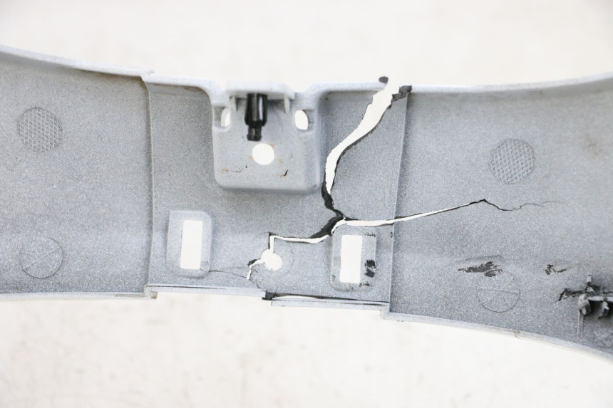 photo de CARENADO FRONTAL YAMAHA NEO'S CORE 1 (2022 - 2026) - Detalles de los puntos de fijación