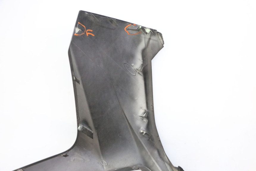 photo de CARENADO FRONTAL PEUGEOT SATELIS 125 (2006 - 2009) - Detalles de los puntos de fijación