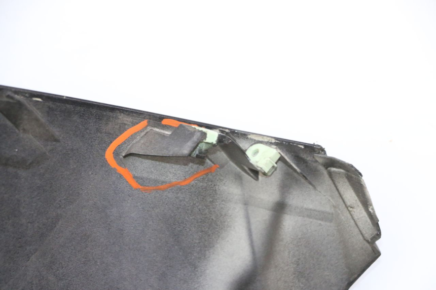 photo de CARENADO FRONTAL PEUGEOT SATELIS 125 (2006 - 2009) - Estado de la superficie y material