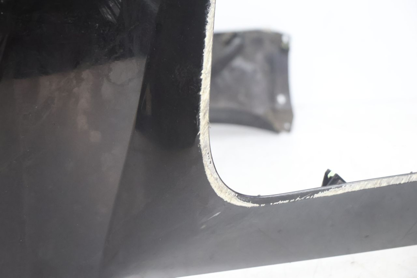 photo de CARENADO FRONTAL PEUGEOT SATELIS 125 (2006 - 2009) - Zoom sobre los componentes
