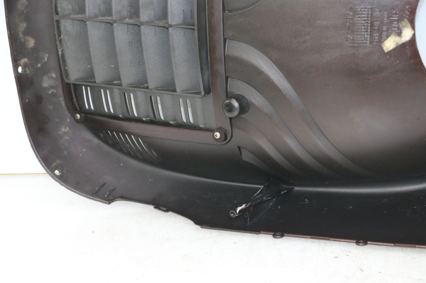 photo de CARENADO FRONTAL APRILIA SCARABEO GT TOURING 125 (1999 - 2005) - Zoom sobre los componentes