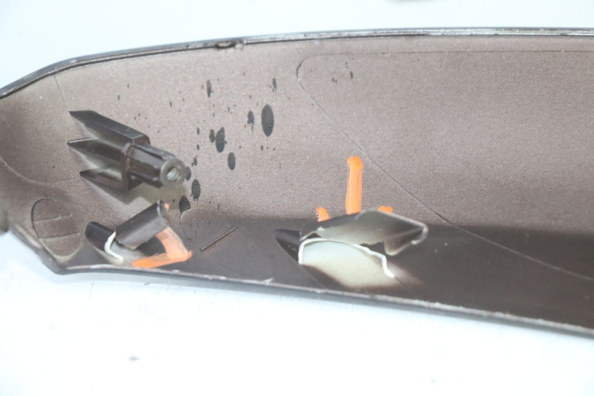 photo de CARENADO FRONTAL PEUGEOT STREETZONE I 2T 50 (2018 - 2020) - Zoom sobre los componentes