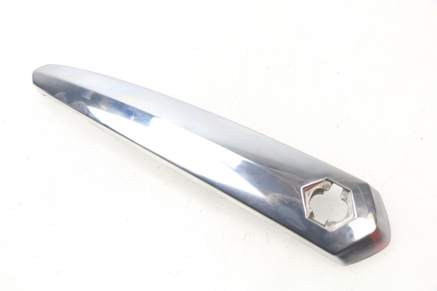 photo de CARENADO FRONTAL SUPERIOR PIAGGIO BEVERLY 500 (2003 - 2007) - Otra perspectiva