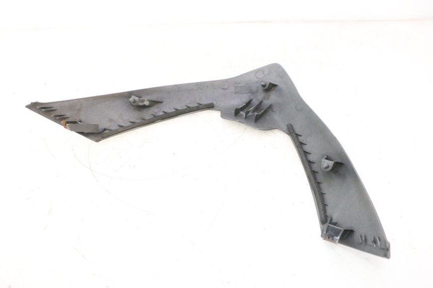 photo de CARENADO FRONTAL SUPERIOR SUZUKI BURGMAN 125 (2007 - 2014) - Primer plano técnico