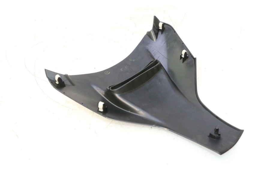 photo de CARENADO FRONTAL SUPERIOR SUZUKI BURGMAN EXECUTIVE ABS 650 (2006 - 2012) - Detalle de la pieza