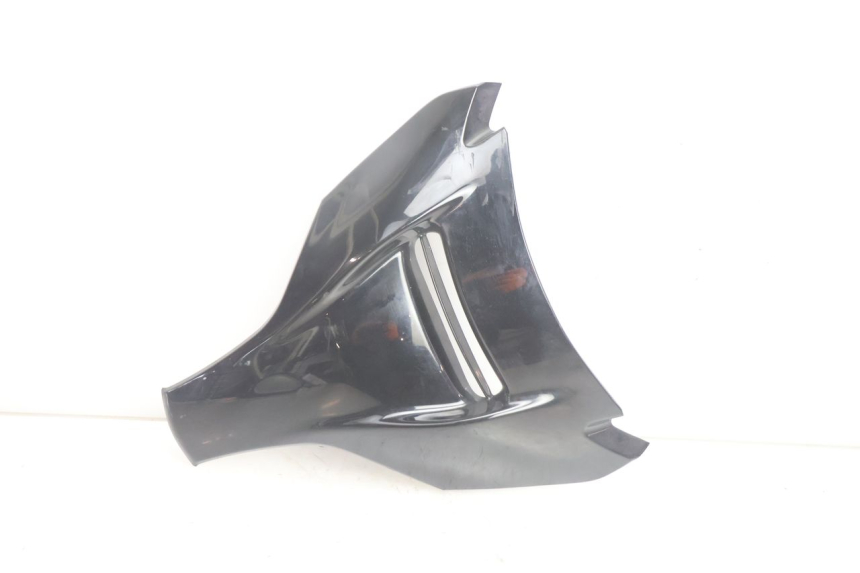 photo de CARENADO FRONTAL SUPERIOR SUZUKI BURGMAN EXECUTIVE ABS 650 (2006 - 2012) - Detalle de la pieza