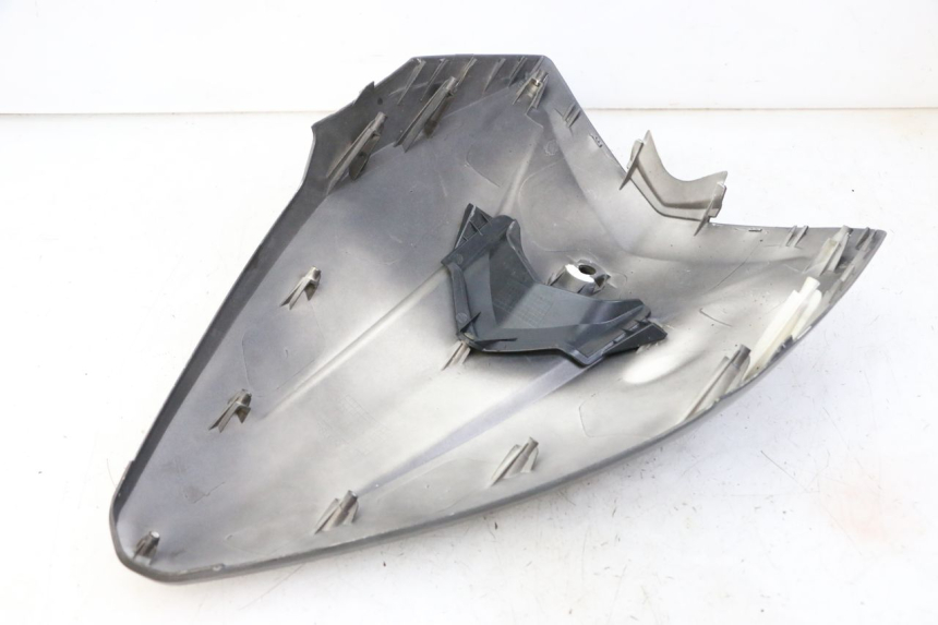 photo de CARENADO FRONTAL SUPERIOR JM MOTORS EVOLIS 4T 50 (2018 - 2022) - Detalles de los puntos de fijación