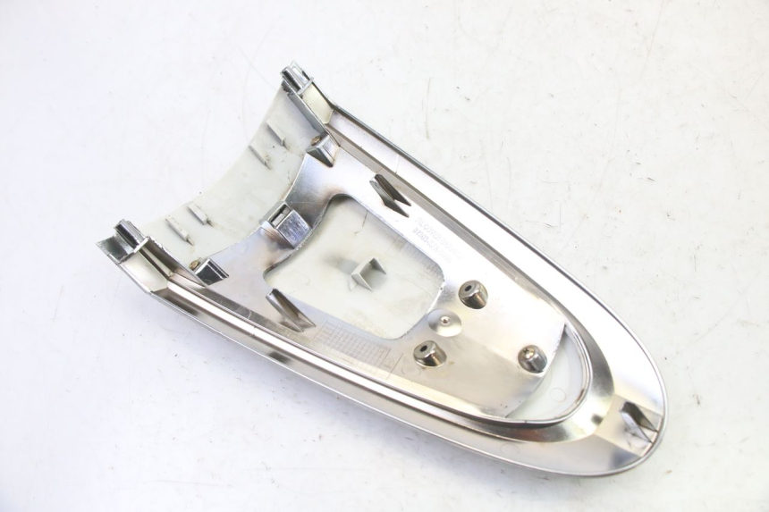 photo de CARENADO FRONTAL SUPERIOR SYM FIDDLE 3 III 125 (2014 - 2020) - Detalles de los puntos de fijación