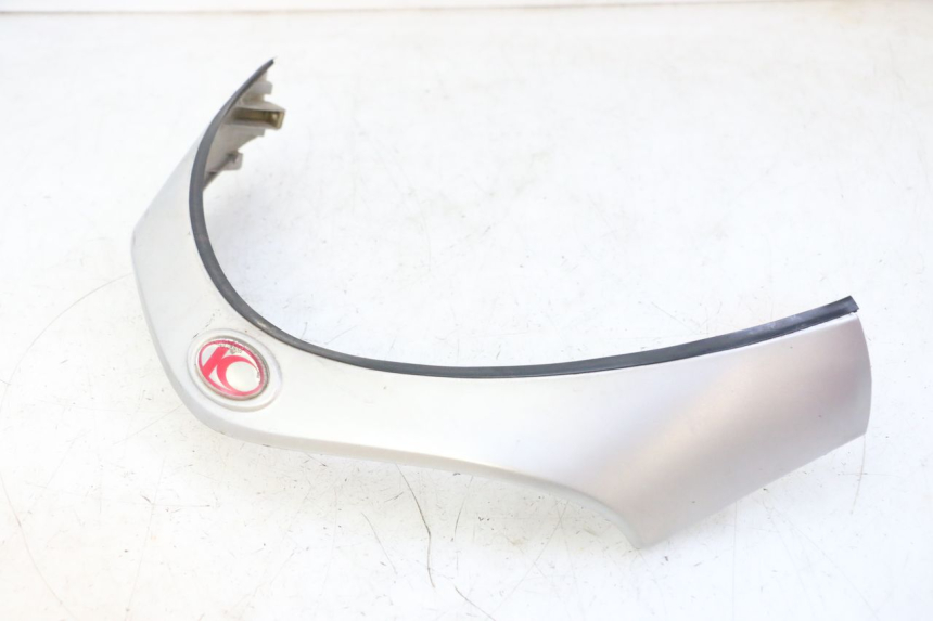 photo de CARENADO FRONTAL SUPERIOR KYMCO GRAND DINK 125 (2002 - 2007) - Primer plano técnico