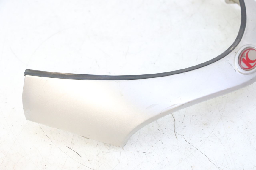 photo de CARENADO FRONTAL SUPERIOR KYMCO GRAND DINK 125 (2002 - 2007) - Detalles de los puntos de fijación