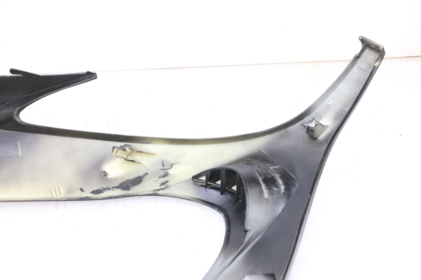 photo de CARENADO FRONTAL SUPERIOR JM MOTORS GTS 125 (2015 - 2019) - Detalles de los puntos de fijación