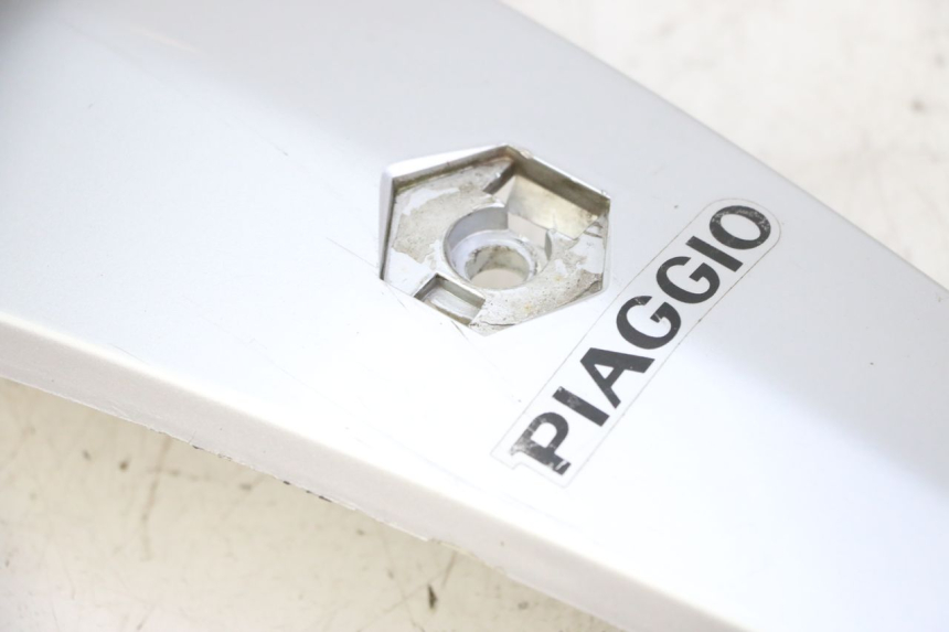 photo de CARENADO FRONTAL SUPERIOR PIAGGIO LIBERTY 125 (1998 - 2008) - Detalles de los puntos de fijación