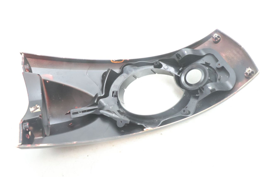 photo de CARENADO FRONTAL SUPERIOR PEUGEOT LUDIX BLASTER 50 (2006 - 2014) - Detalles de los puntos de fijación