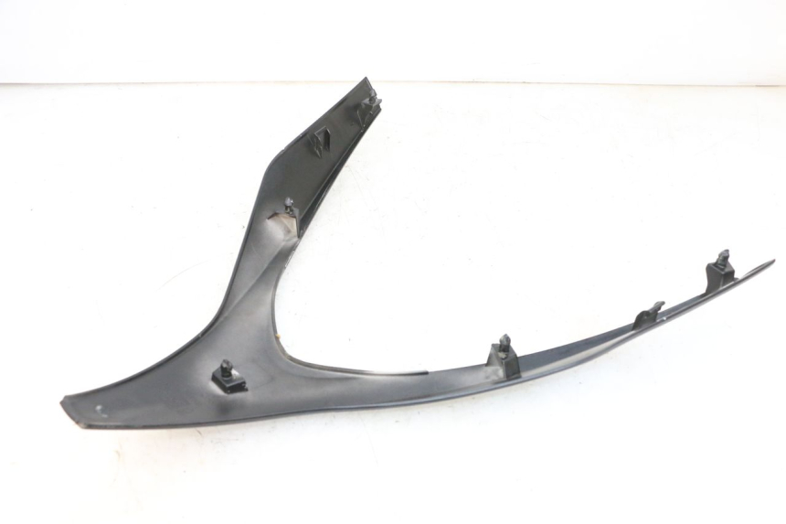 photo de CARENADO FRONTAL SUPERIOR PIAGGIO MP3 500 (2016 - 2018) - Detalles de los puntos de fijación