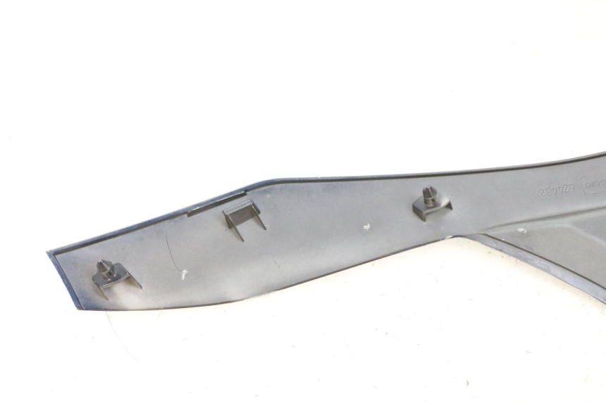 photo de CARENADO FRONTAL SUPERIOR PIAGGIO MP3 RL 250 (2006 - 2010) - Otra perspectiva