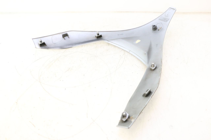 photo de FRENTE SUPERIOR PIAGGIO MP3 125 (2006 - 2014) - Detalle de la pieza