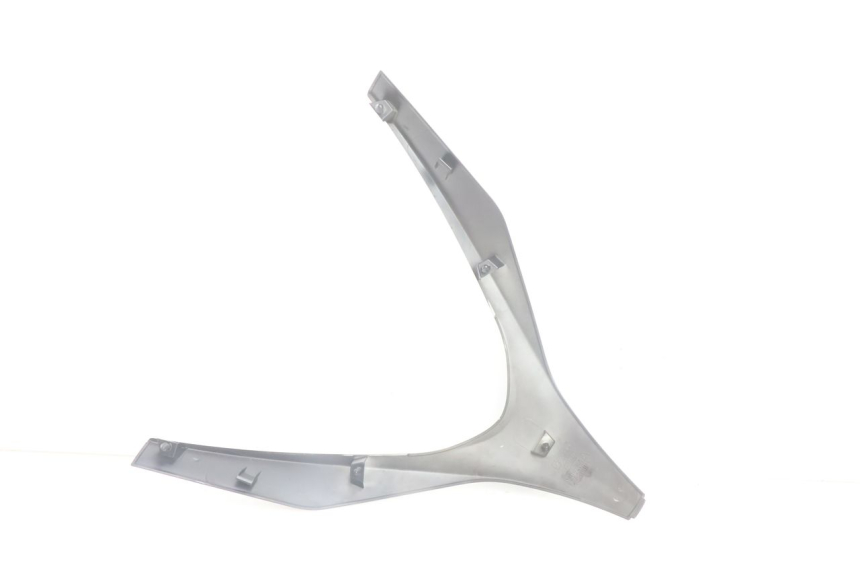 photo de CARENADO FRONTAL SUPERIOR PIAGGIO MP3 500 (2016 - 2018) - Primer plano técnico