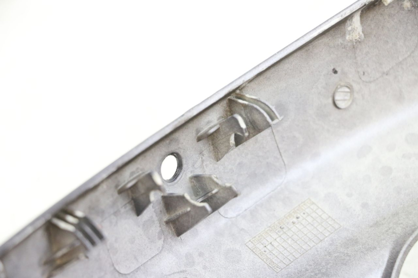 photo de CARENADO FRONTAL SUPERIOR YAMAHA NEO'S NEOS 2T 50 (2007 - 2017) - Detalles de los puntos de fijación