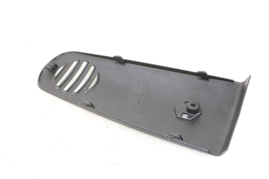 photo de CARENADO FRONTAL SUPERIOR PIAGGIO VESPA GRANTURISMO 200 (2004 - 2005) - Detalle de la pieza