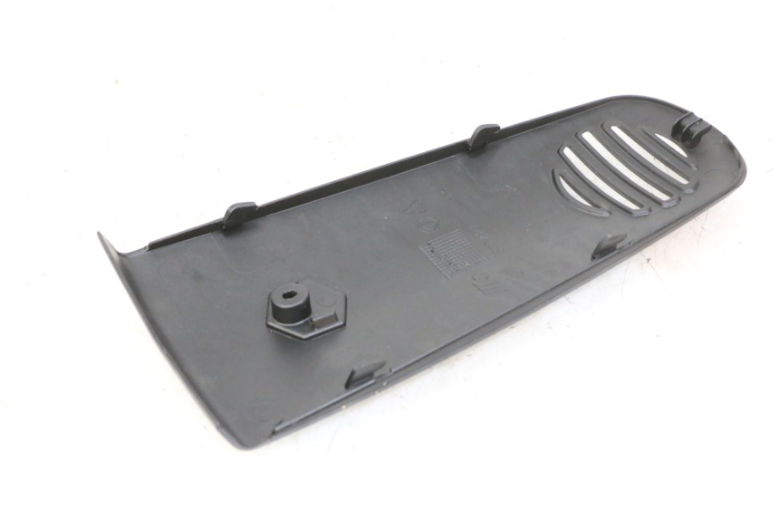 photo de CARENADO FRONTAL SUPERIOR PIAGGIO VESPA GRANTURISMO 200 (2004 - 2005) - Zoom estado de uso