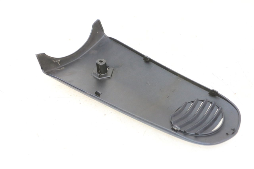 photo de CARENADO FRONTAL SUPERIOR PIAGGIO VESPA LX 150 (2005 - 2013) - Primer plano técnico