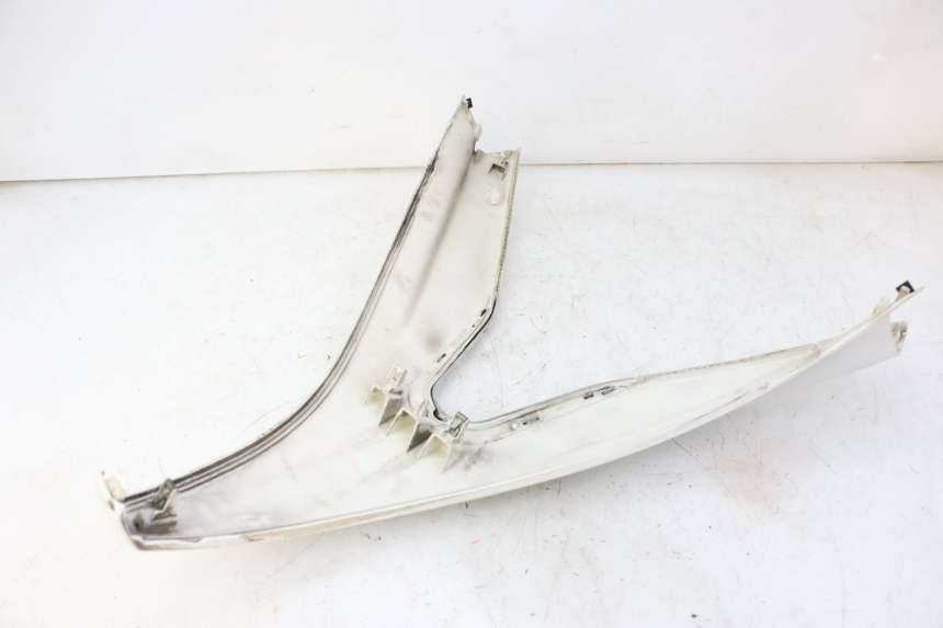 photo de FRENTE SUPERIOR PEUGEOT SATELIS 125 (2010 - 2012) - Detalles de los puntos de fijación