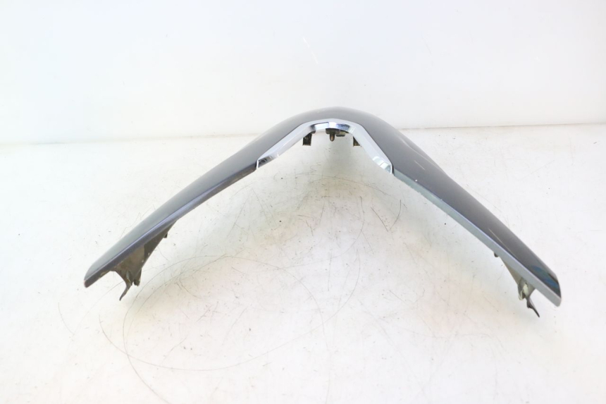 photo de CARENADO FRONTAL SUPERIOR PEUGEOT SATELIS 125 (2013 - 2018) - Enfoque en la estructura