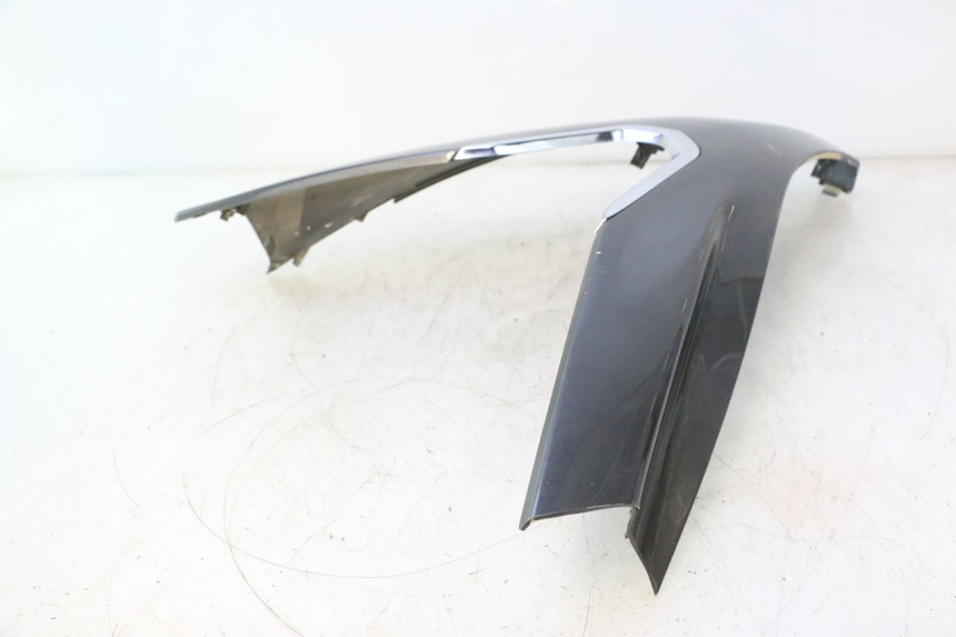 photo de CARENADO FRONTAL SUPERIOR PEUGEOT SATELIS 125 (2013 - 2018) - Ángulo de visión alternativo