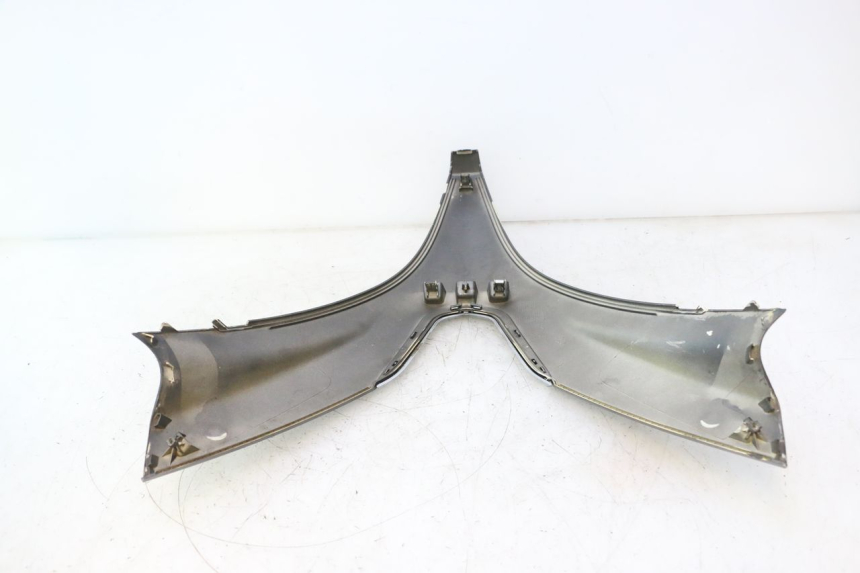 photo de CARENADO FRONTAL SUPERIOR PEUGEOT SATELIS 125 (2013 - 2018) - Estado de la superficie y material