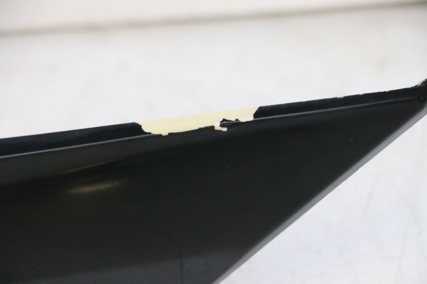 photo de CARENADO FRONTAL SUPERIOR PEUGEOT SATELIS 125 (2006 - 2009) - Detalles de los puntos de fijación