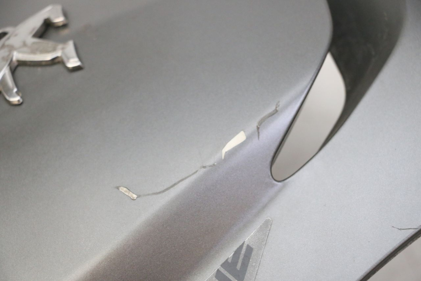 photo de CARENADO FRONTAL SUPERIOR PEUGEOT STREETZONE I NAKED 2T 50 (2018 - 2020) - Primer plano técnico