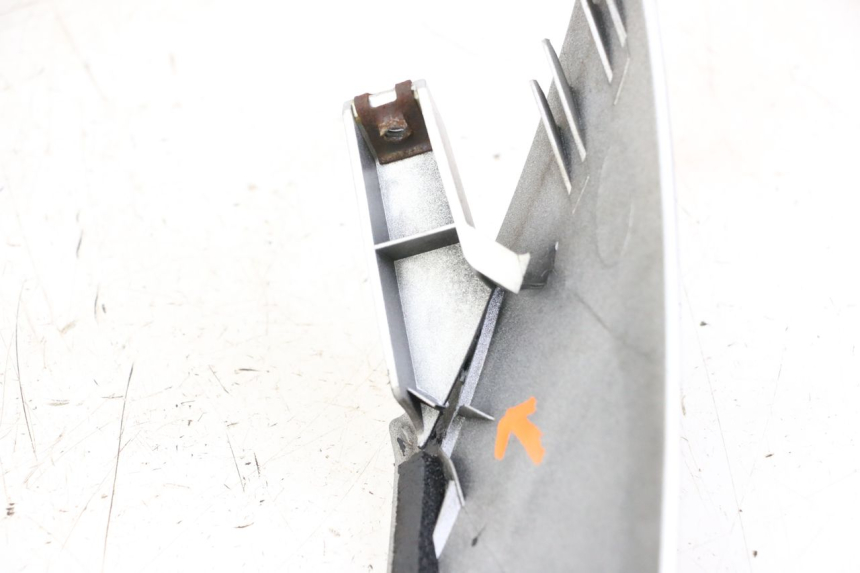 photo de CARENADO FRONTAL SUPERIOR SUZUKI BURGMAN 125 (2007 - 2014) - Zoom estado de uso