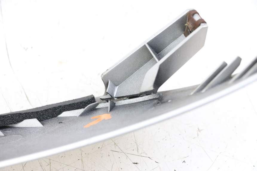 photo de CARENADO FRONTAL SUPERIOR SUZUKI BURGMAN 125 (2007 - 2014) - Otra perspectiva