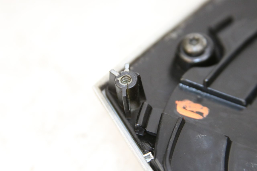 photo de CARENADO FRONTAL SUPERIOR PEUGEOT VIVACITY 125 (2010 - 2017) - Otra perspectiva