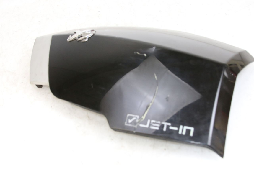 photo de CARENADO FRONTAL SUPERIOR PEUGEOT VIVACITY 125 (2010 - 2017) - Detalles de los puntos de fijación