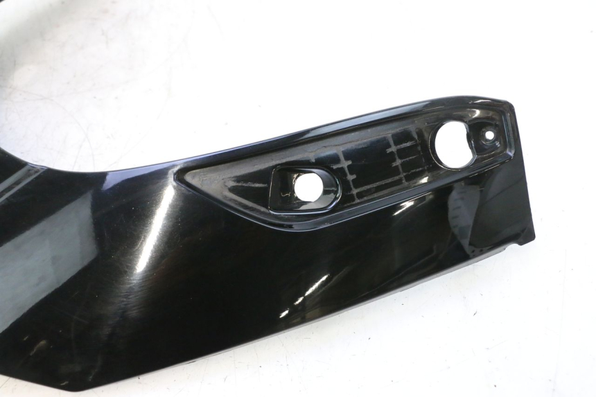 photo de CARENADO FRONTAL SUPERIOR PIAGGIO X8 STREET 125 (2006 - 2007) - Detalles de los puntos de fijación